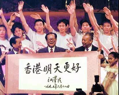 罗思义：作为英国人，我想对香港说，忘了港英时代吧！