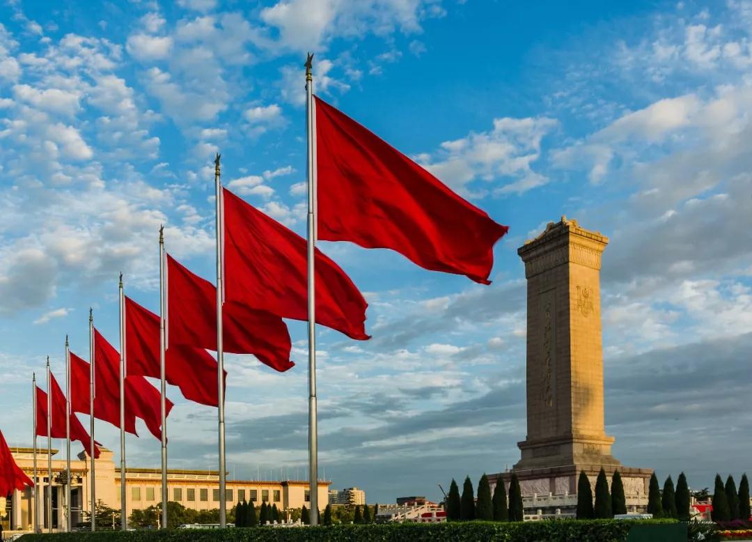 昨天，他们用生命捍卫我们；今天，我们用法律捍卫他们！